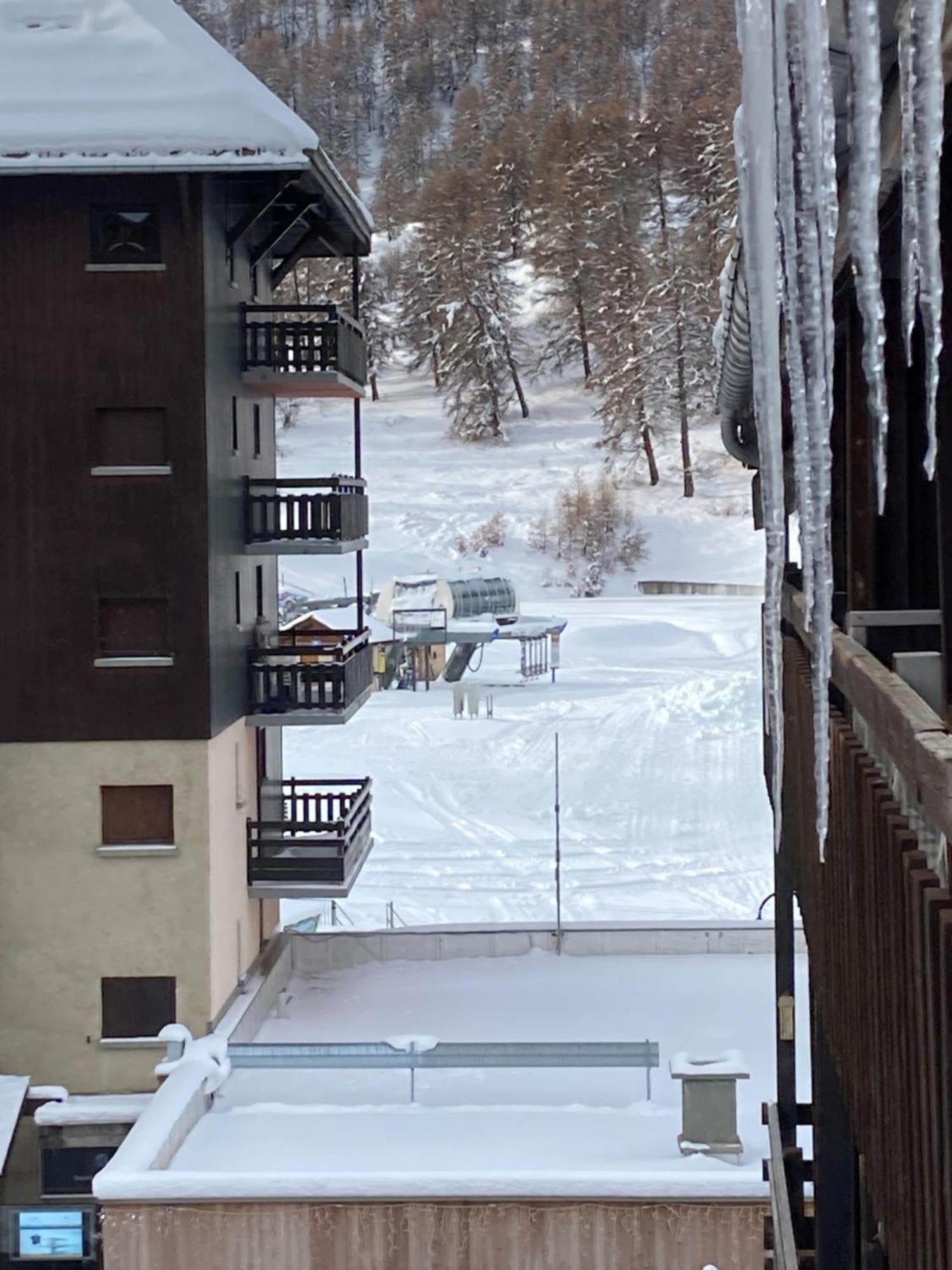 Risoul 1850 Beau Duplex Pour 6 Pers En Plein Centre De La Station Apartamento Exterior foto